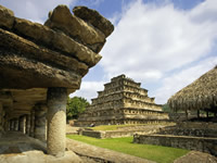 ruinas de la piramide de los nichos mexico